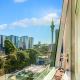 Chic Central Apt with Gym and Pool by Zodiak Stays, Окленд - Фото 5
