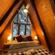 Cozy Chalet - Hot Tub with Meadow Views - Family & Pets, Fire Pit & BBQ, Arnold (foto 9)