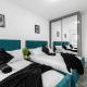 Spacious Detached House with 7 Beds Includes Ping Pong and Pool Table Sleeps 14 Free Parking, Feltham (fotografie 8)