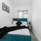 Spacious Detached House with 7 Beds Includes Ping Pong and Pool Table Sleeps 14 Free Parking, Feltham (fotografie 10)