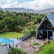 StayVista's Celeste Villa - Hill-View Retreat with Infinity Pool, ナーシク - 写真 2