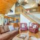 Game Room & Fire Pit: Picturesque Cabin in Murphy, Murphy (zdjęcie 5)