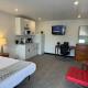 Cozy Motel Studio with kitchenette - 8, Edmonton