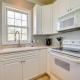 Spacious Southport Condo with Balcony!, Southport (fotografie 9)