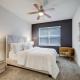 UBP - Chic High Design 1 Bed Montrose Houston - Foto 1