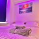 Lux Super King private Bath MediaCity, MUFC, Salford, Manchester - Photo 8