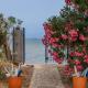 SUNRISE BEACH VILLA, - garden gate opens onto the beach, Potámion (Foto 2)