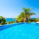 Mermaid Villa, Pomos