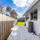 A Private Hideaway with Large Backyard and CarParks, Bayswater (фото 10)