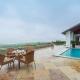 StayVista at Whispering Meadows - Pool, AC & View, Nashik - Foto 4