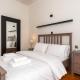 Modern Apartment in Thiseio with Balcony, Atény - Fotografie 3