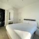 Modern Double Bedroom with Marble private bathroom, Edgware (zdjęcie 10)