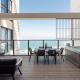 Sea-Breeze Penthouse with Jacuzzi