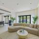 Backyard Bliss Villa in The Lakes 3BR plus maid's room, Dubaï - Photo 8