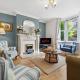 2-Bedroom Stunning, Chic, Spacious & Stylish Retreat, Central Winchester, Free On-Street Parking, Sleeps 6, Pet-Friendly - by Blue Puffin Stays, Winchester