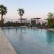 Charming 3BR Townhouse with Study Room in Damac Hills 2 Centaury, Dubailand By Deluxe Holiday Homes, Dubaj (fotografie 4)