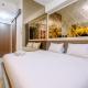 Warm and Minimalist Studio Room Transpark Cibubur Apartment By Travelio, Depok - Fotografie 3