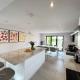 Luxury Family Home in Central Windsor with Large Garden, Games Room, Office, Parking & Pet-Friendly, Windsor - Photo 3