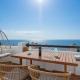 Cosy apartment with direct access to the sea