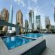 Modern 1BR with Balcony, Pool and Gym, Dubai Marina, Dubaj - Zdjęcie 2