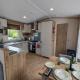 SPACIOUS COMFORTABLE HOLIDAY HOME WITH UNIQUE LAYOUT ON 5 Star SHOREFIELD HOLIDAY PARK, Milford on Sea - Foto 5