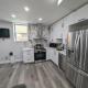 2BR 1 king 1 Queen with parking 3 GBPS internet, Kitchener
