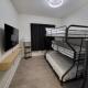 Social House with King bed with 2 car garage parking!, Oak Cliff (zdjęcie 4)