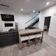 Social House with King bed with 2 car garage parking!, Oak Cliff (zdjęcie 7)