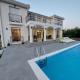 Villa Blanc - with Buna Riverside, Buna