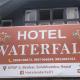 Hotel waterfall,Benkar, Phakding (fotografie 4)