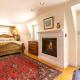Private Tavern, Hot Tub, 8-Fireplaces, Spa Baths, Fire Pit, Baths Ensuite - Shop or Ski!, Landgrove Town Center (zdjęcie 9)
