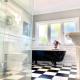 Spacious and Sunny Master Bedroom with shared bathrooms, Auckland - Fotografie 1