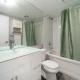 Spacious 2 Bedroom plus Den, 2 Bath, Sleeps 5 with Balcony and Lakeview Downtown Toronto Condo, Toronto (photo 8)