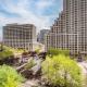 Spacious 2 Bedroom plus Den, 2 Bath, Sleeps 5 with Balcony and Lakeview Downtown Toronto Condo, Toronto (photo 5)