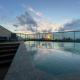 Apto a 150m da praia, Rooftop com piscina & sauna em Porto de Galinhas