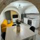 Dante Home, Katánie