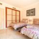 Elegant 3-Bedroom Apartment in La Quinta Marbella, Малага - Фото 2