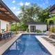 CU7 Beach Home Oasis with Private Pool and Guest House, Barco Quebrado