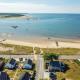 Across from Mayo beach walk to downtown, Wellfleet - Fotografie 1