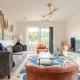 Stylish Station Apartment in Rochester with Free Parking, Wainscot