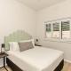 On the Beach in Camps Bay - fully equipped 2 bedroom apartment, Кейптаун - Фото 6