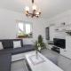 Apartment Villa DD - Four Bedroom Apartment With Terrace Sea View ST, Supetar (zdjęcie 2)