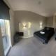 Apartment - Sleeps 4 pets allowed & free parking, Manchester - Photo 1