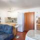 Apartment Zara - Two Bedroom Apartment with Balcony - ST, Supetar (Foto 2)