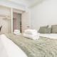 Charming apartment with private patio by REMS, Малага - Фото 9