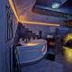 Neon Jacuzzi Centrum Rynek, Kielce (foto 2)