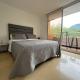 Cozy Studio Apartment in Poblado with Jacuzzi, Медельин - Фото 2