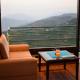 Himalayan Mountain and Valley View - Garden with bonefire - Ample Parking - Luxury Balcony rooms -by Aachman Stays!! Mashobra, Shimla - Foto 1
