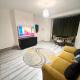 2 Bedroom flat with Balcony in White City, Hammersmith, Londýn - Fotografie 1