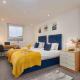 NEW! 3 Beds Apt - Family & Work Stays - FREE Parking Leeds - Fotografie 2